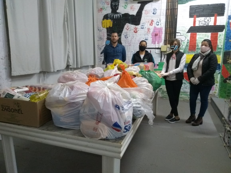 ASSISTÊNCIA SOCIAL RECEBE ALIMENTOS ARRECADADOS PELO GRUPO C COMUNICA EM LIVE DO BEM